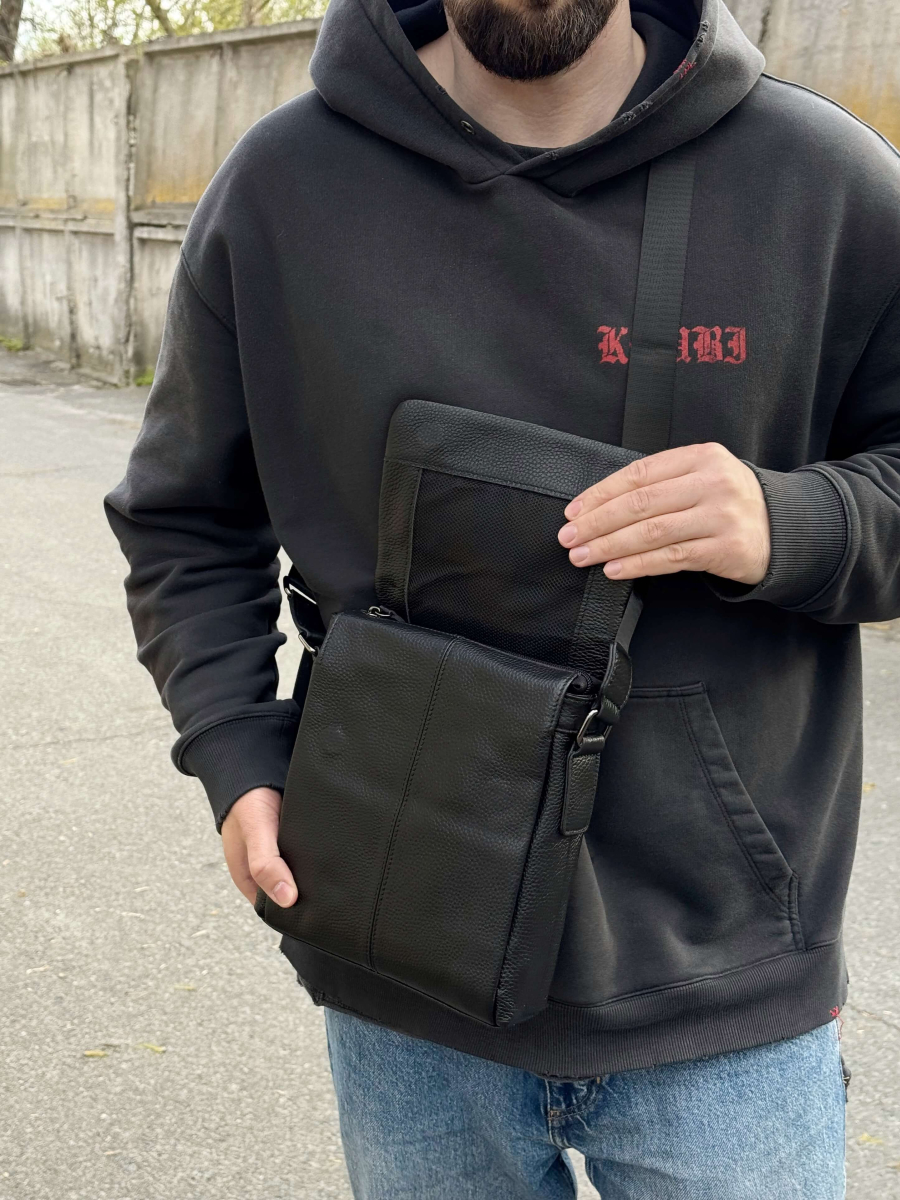 Чоловіча сумка месенджер через плече шкіряна чорного кольору ST044