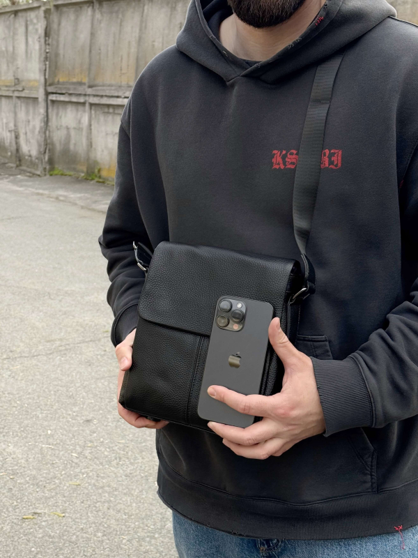 Чоловіча сумка месенджер через плече шкіряна чорного кольору ST044